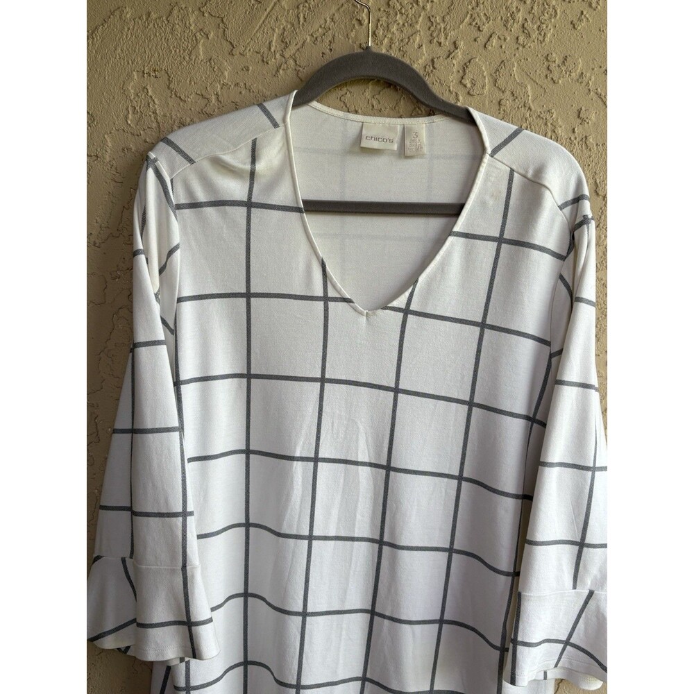 Chicos Size 3 X-Large White Gray Windowpane Stripe Woman’s Vneck Stretch Blouse